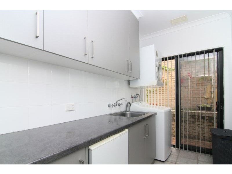 2 / 3 Birdwood Road, Melville WA 6156