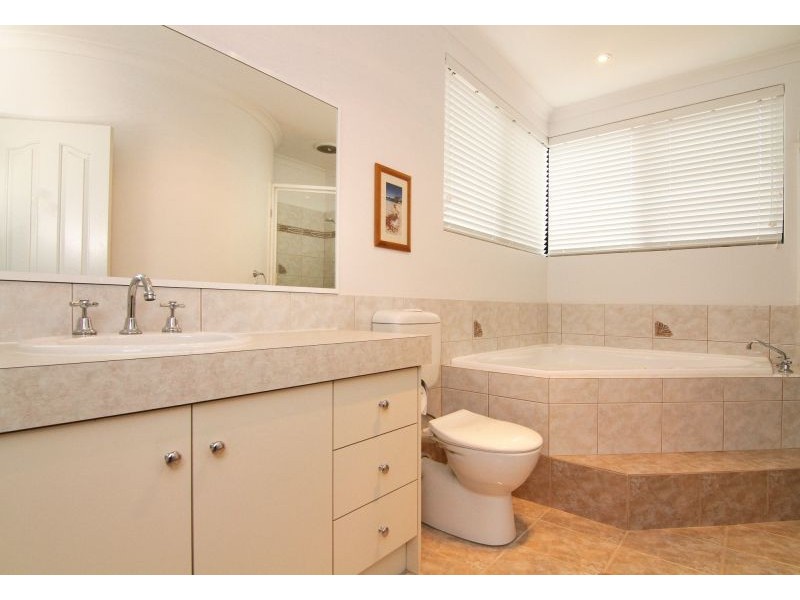 2 / 3 Birdwood Road, Melville WA 6156