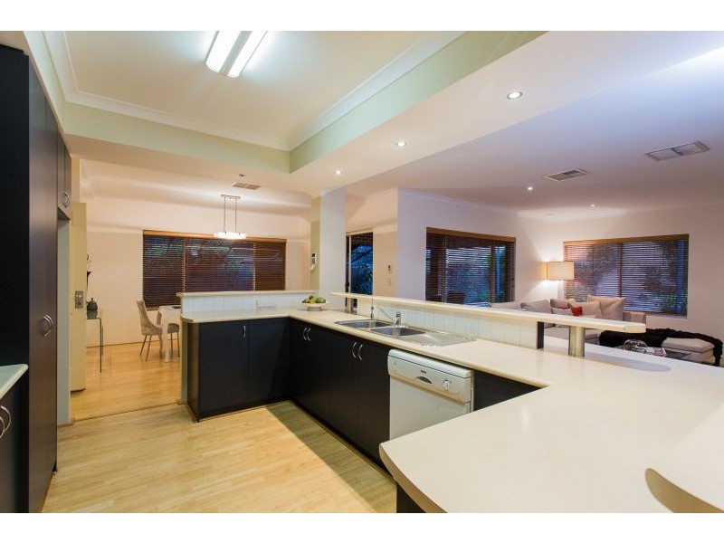 6 Barang Cct, Karawara WA 6152