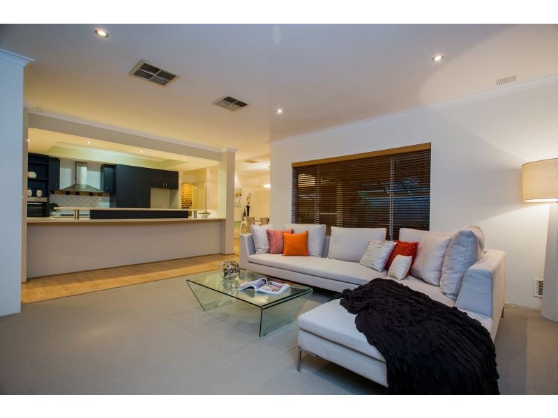 6 Barang Cct, Karawara WA 6152