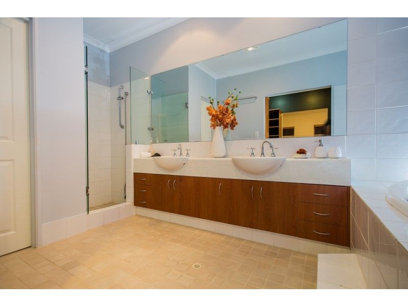 6 Barang Cct, Karawara WA 6152