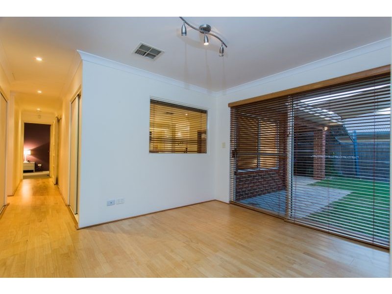 6 Barang Cct, Karawara WA 6152