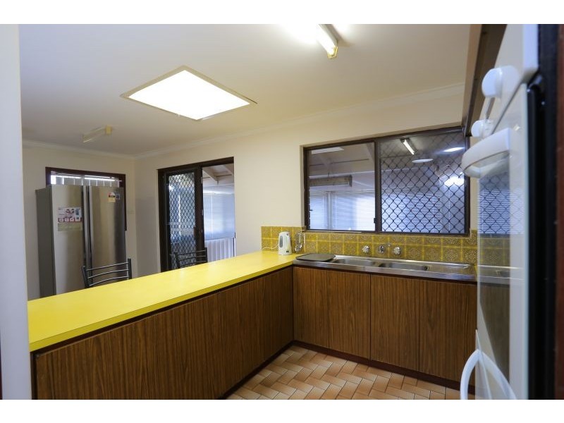 6 Yallambee Place, Karawara WA 6152