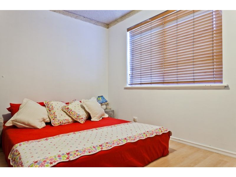 8/80 Edgecumbe Street, Como WA 6152