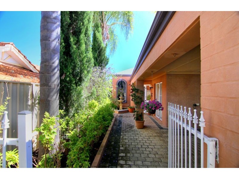 30B Crawshaw Crescent, Manning WA 6152