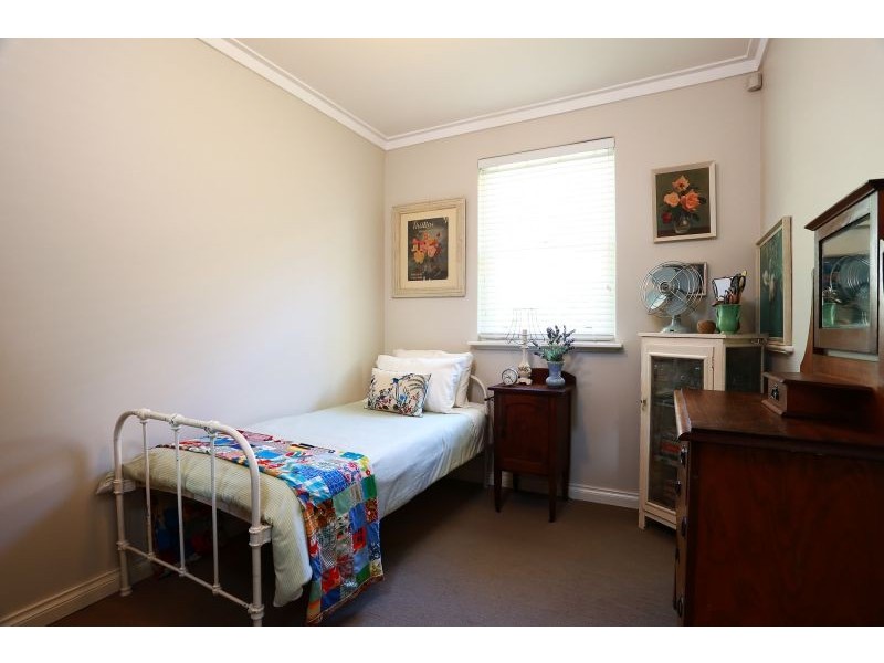 71 Gwenyfred Road, Kensington WA 6151