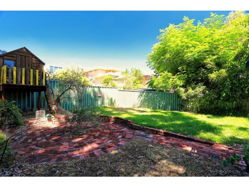 71 Gwenyfred Road, Kensington WA 6151
