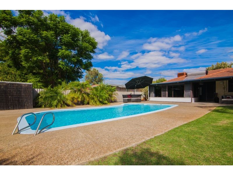 133 Williamson Ave, Cloverdale WA 6105