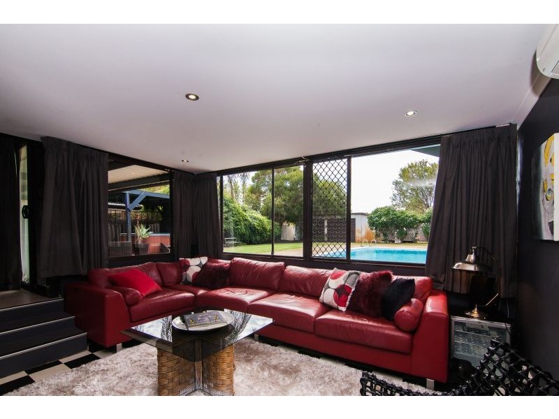 133 Williamson Ave, Cloverdale WA 6105