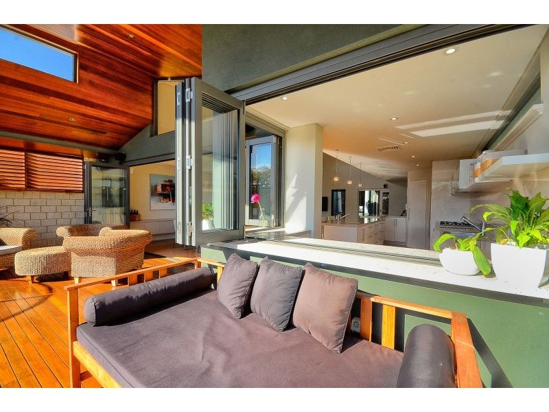 30A Tweeddale Road, Applecross WA 6153
