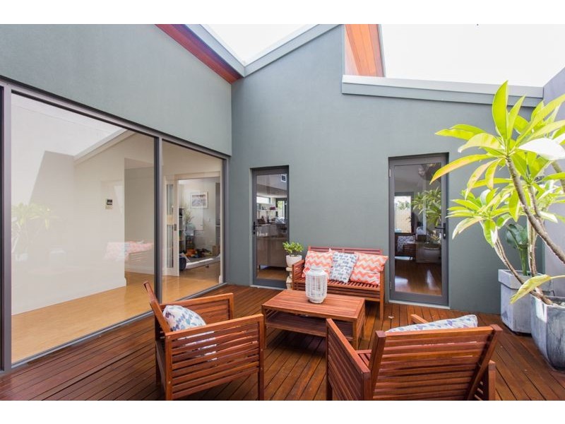 30A Tweeddale Road, Applecross WA 6153