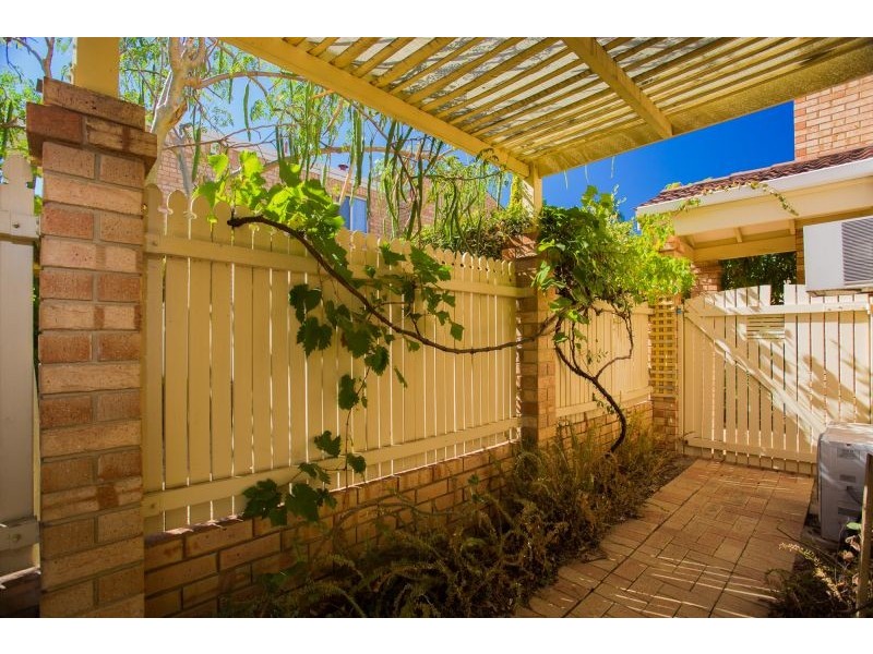 2/129 Hensman St, South Perth WA 6151