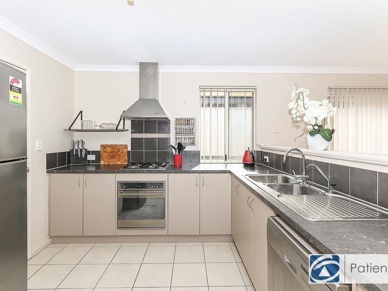 10 Lynella Circuit, Banksia Grove WA 6031