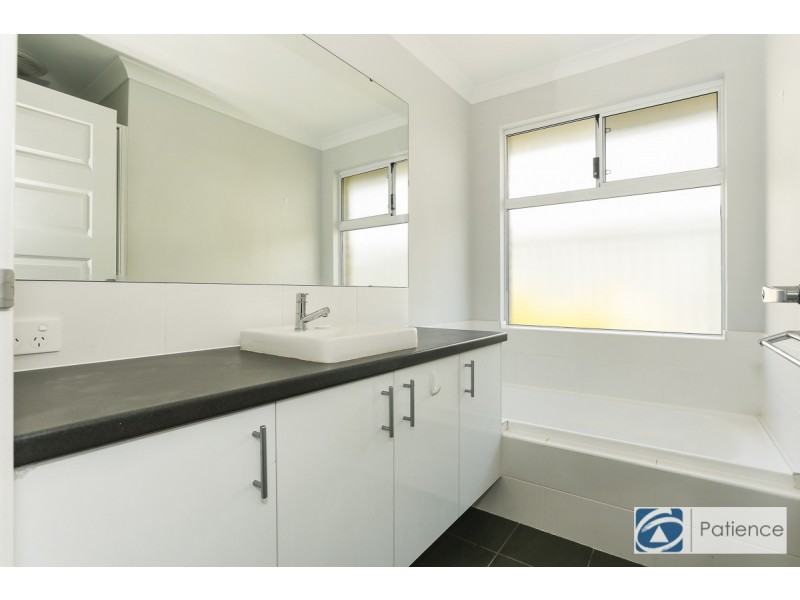 27 Navajo Way, Eglinton WA 6034