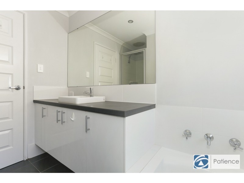 27 Navajo Way, Eglinton WA 6034