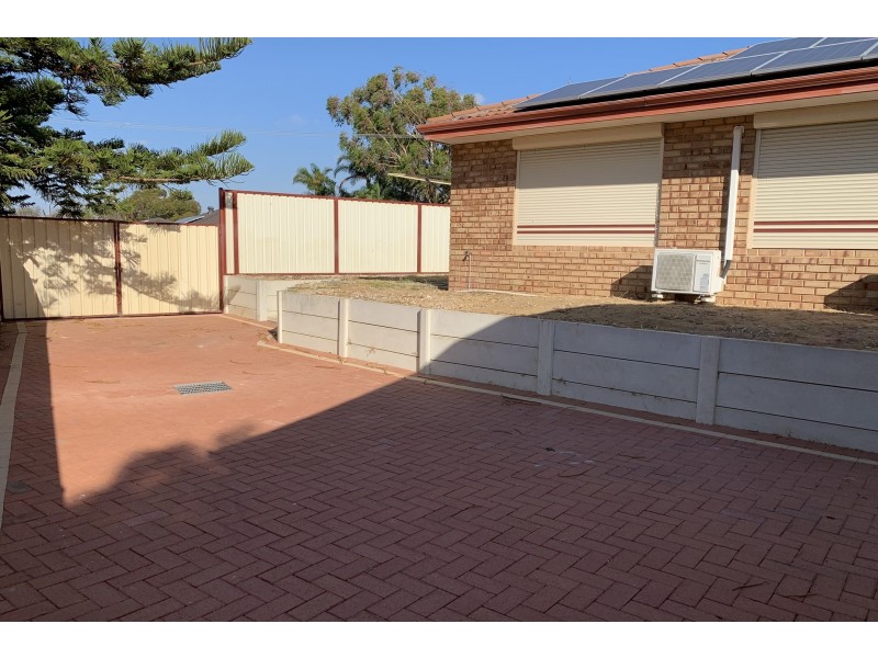 2 Lind Court, Quinns Rocks WA 6030