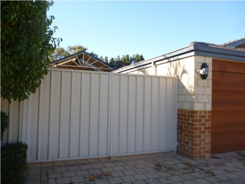 25 Minjah Circuit, Carramar WA 6031