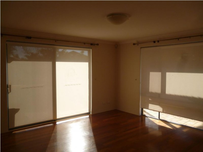 25 Minjah Circuit, Carramar WA 6031