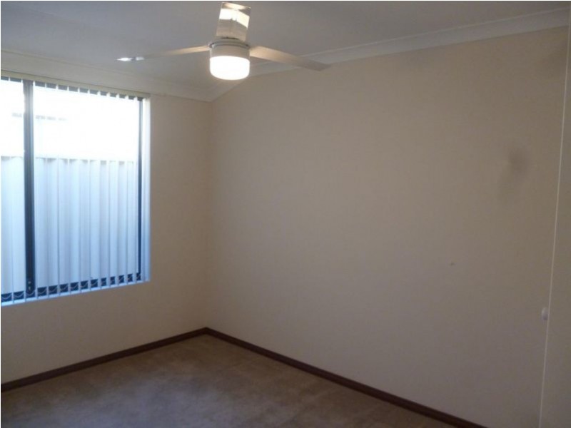 25 Minjah Circuit, Carramar WA 6031