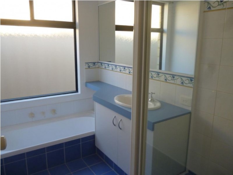 25 Minjah Circuit, Carramar WA 6031