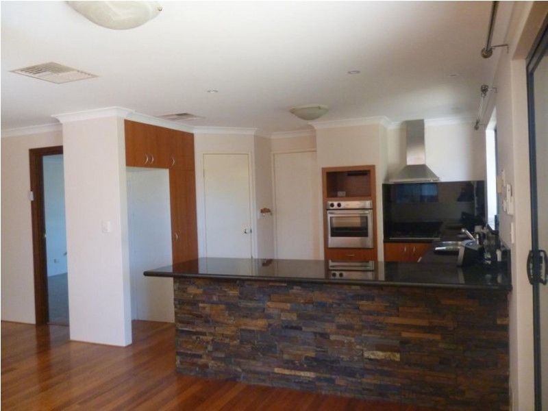 25 Minjah Circuit, Carramar WA 6031