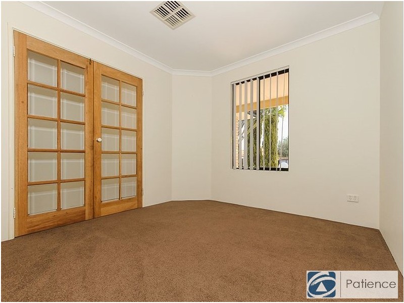 26 Lyndavale Loop, Carramar WA 6031