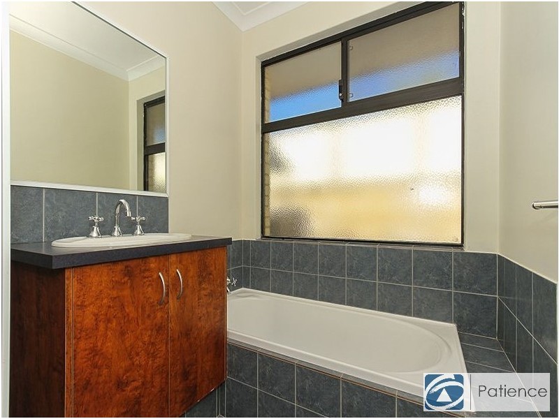 26 Lyndavale Loop, Carramar WA 6031