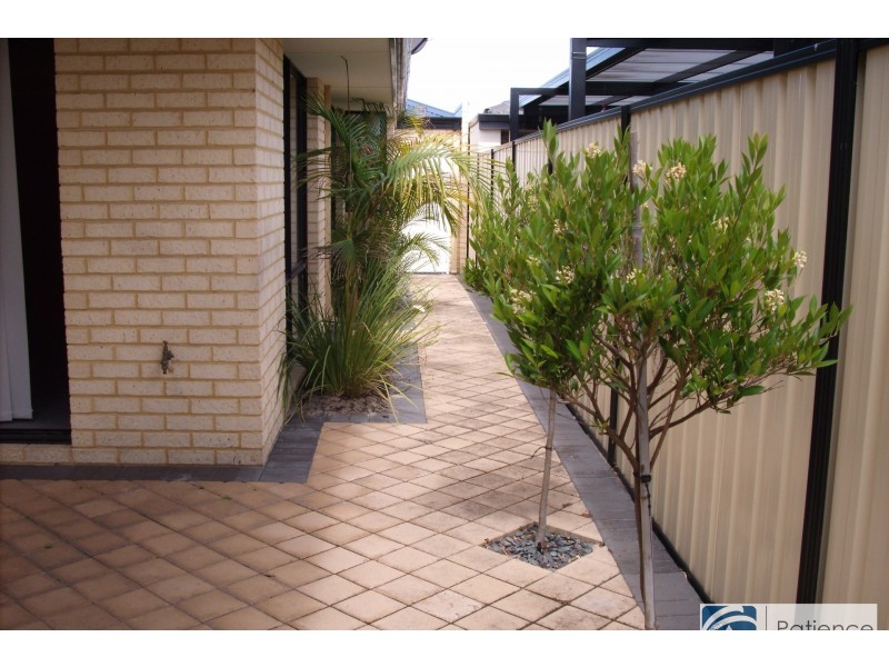 26 Lyndavale Loop, Carramar WA 6031