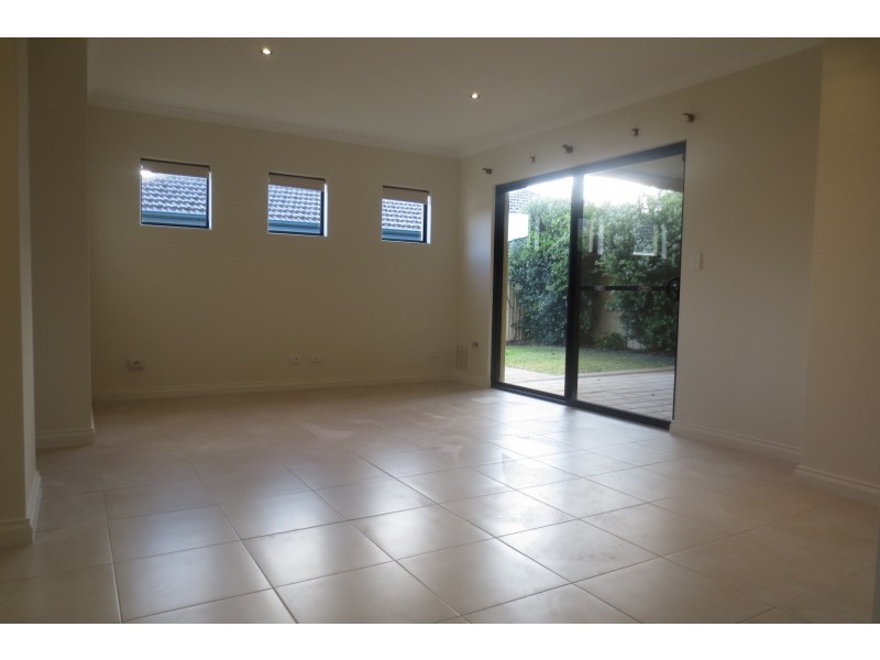 11 St Louis Avenue, Hocking WA 6065