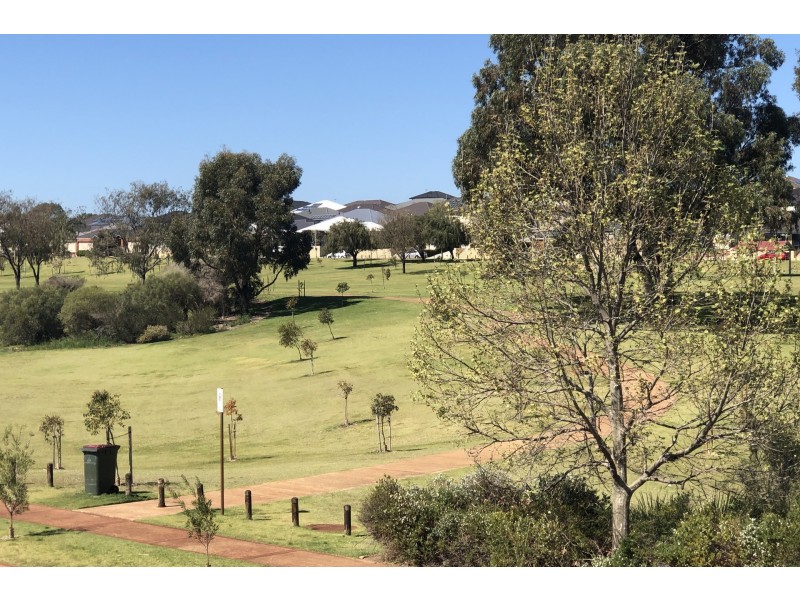 11 St Louis Avenue, Hocking WA 6065