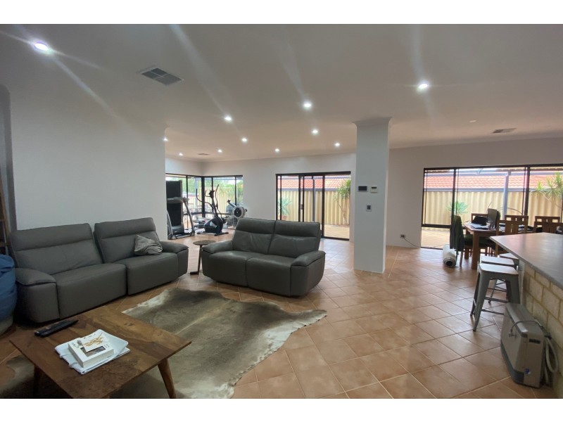 11 Monaltrie Loop, Carramar WA 6031