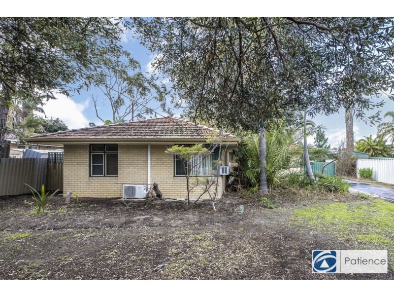 18 Thompson Drive, Wanneroo WA 6065