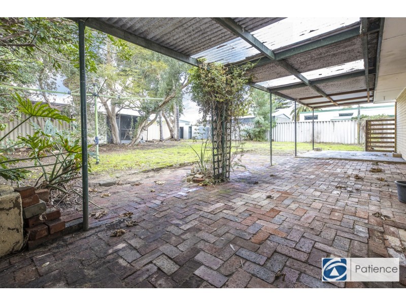 18 Thompson Drive, Wanneroo WA 6065