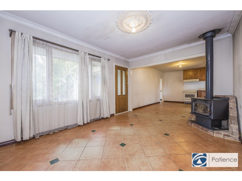 18 Thompson Drive, Wanneroo WA 6065