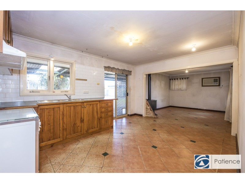 18 Thompson Drive, Wanneroo WA 6065