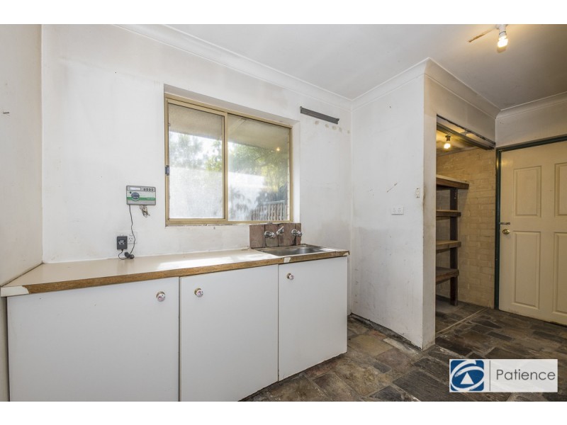 18 Thompson Drive, Wanneroo WA 6065