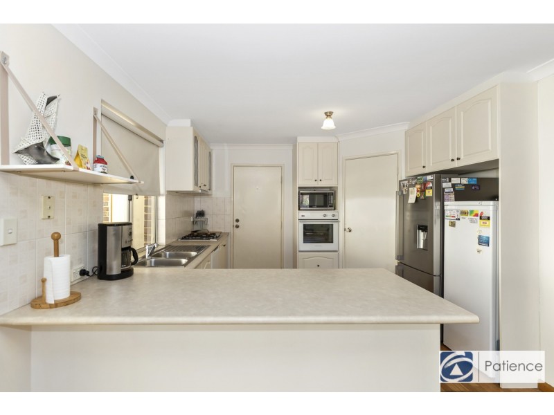 19  Mallina Circuit, Carramar WA 6031