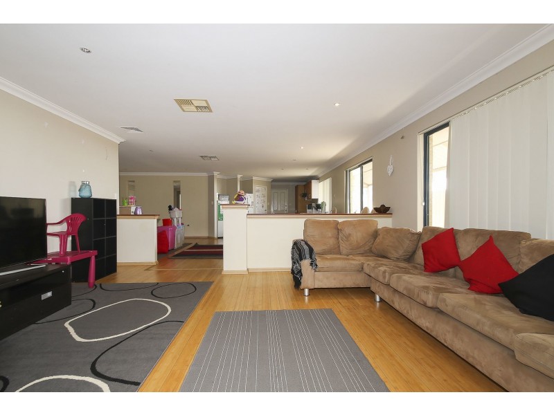 26 San Teodoro Avenue, Sinagra WA 6065