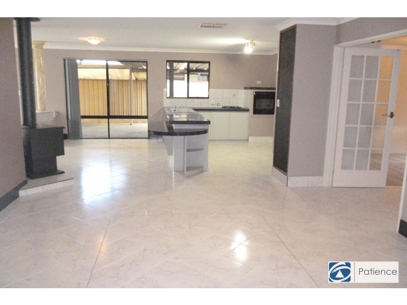 64 East Road, Pearsall WA 6065