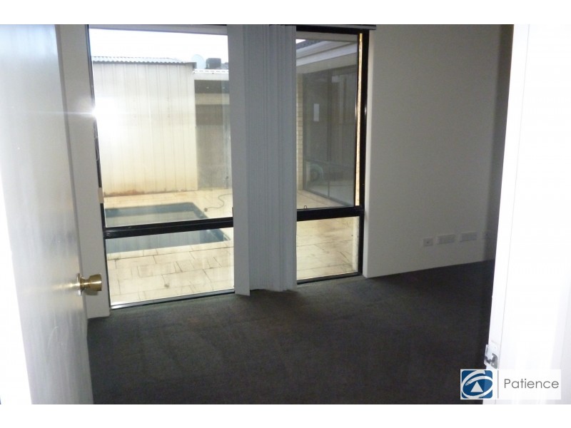 64 East Road, Pearsall WA 6065