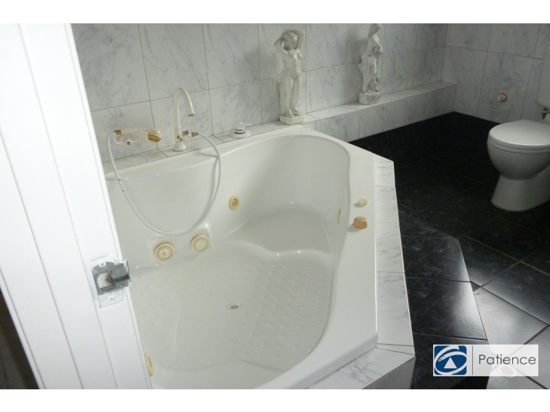 64 East Road, Pearsall WA 6065