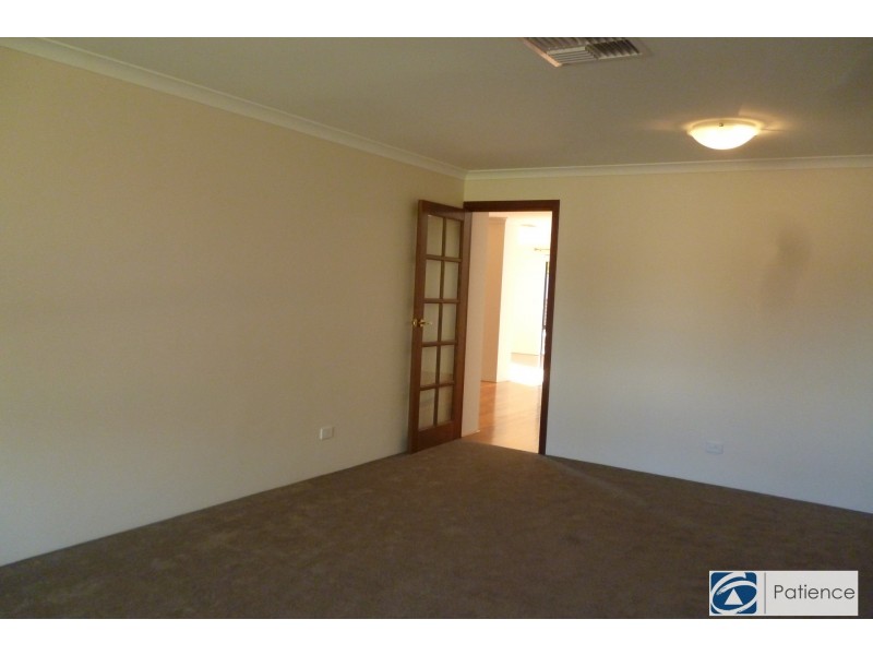 25 Minjah Circuit, Carramar WA 6031