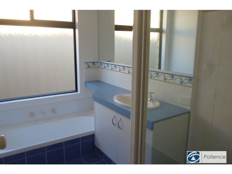 25 Minjah Circuit, Carramar WA 6031