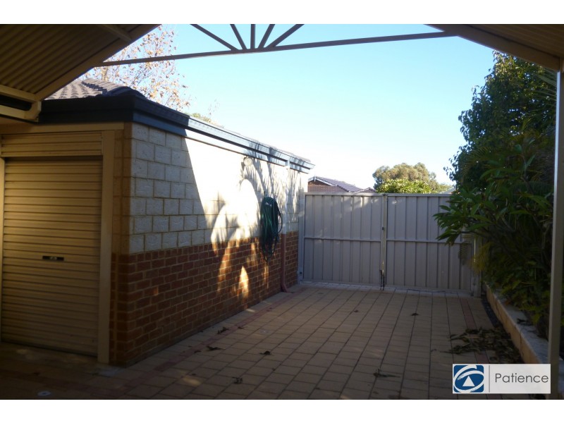 25 Minjah Circuit, Carramar WA 6031