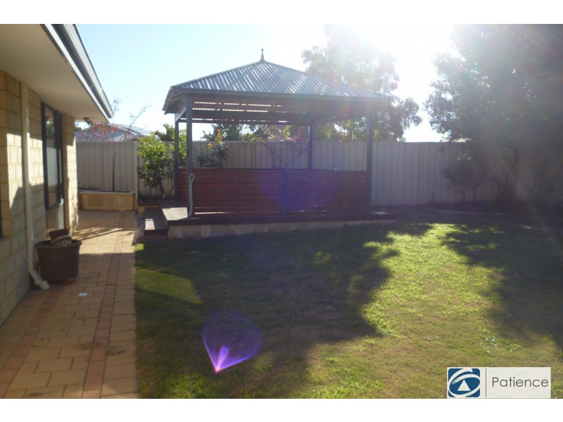 25 Minjah Circuit, Carramar WA 6031