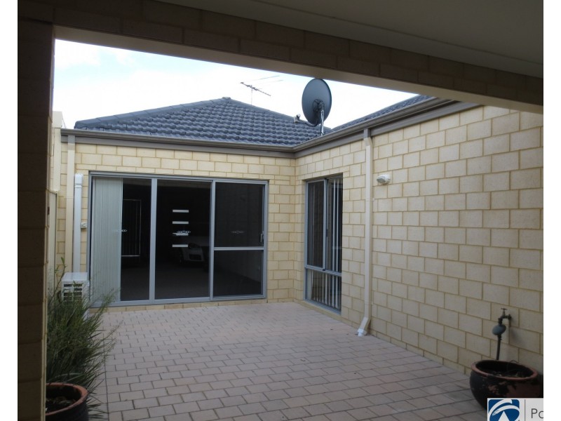 22 Nashville Loop, Currambine WA 6028