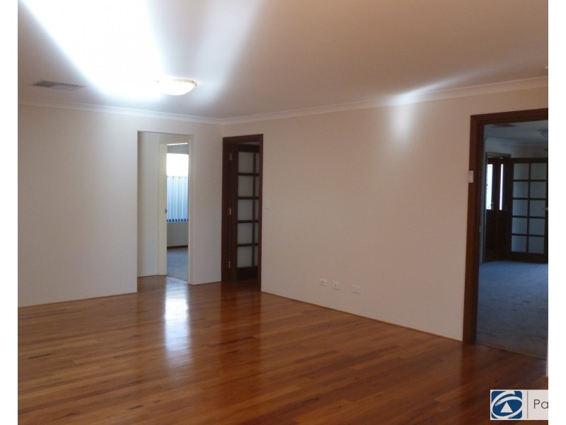 25 Minjah Circuit, Carramar WA 6031