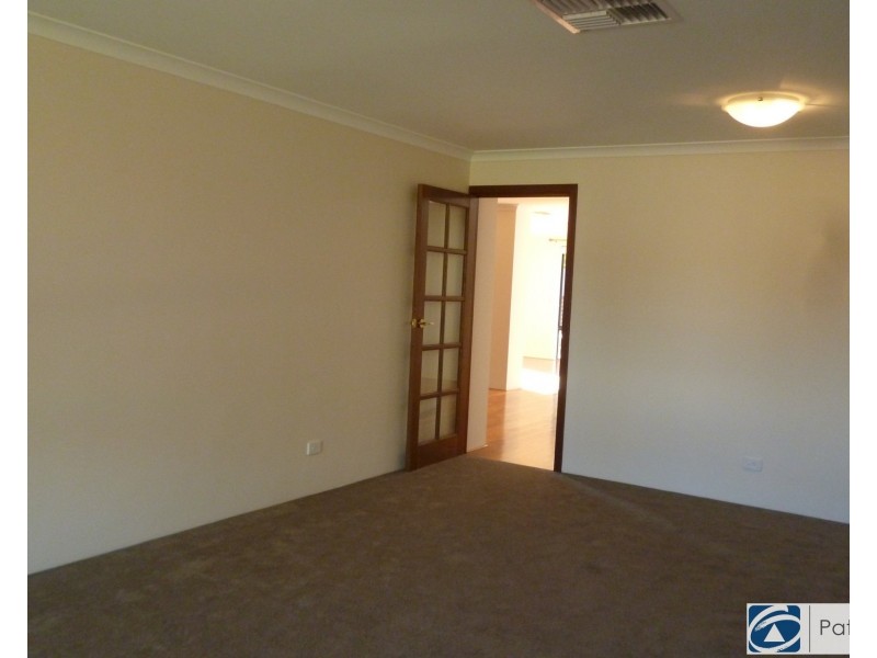 25 Minjah Circuit, Carramar WA 6031