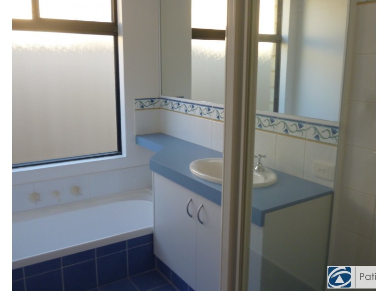 25 Minjah Circuit, Carramar WA 6031