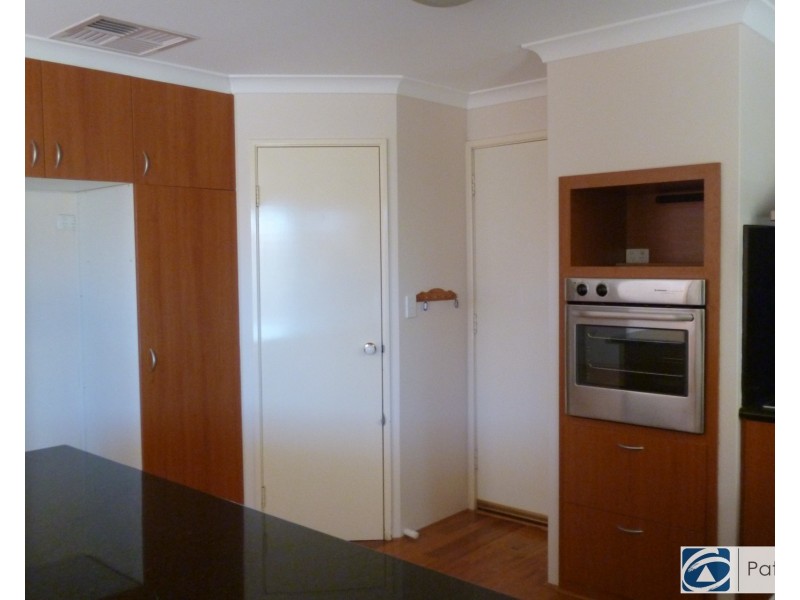 25 Minjah Circuit, Carramar WA 6031